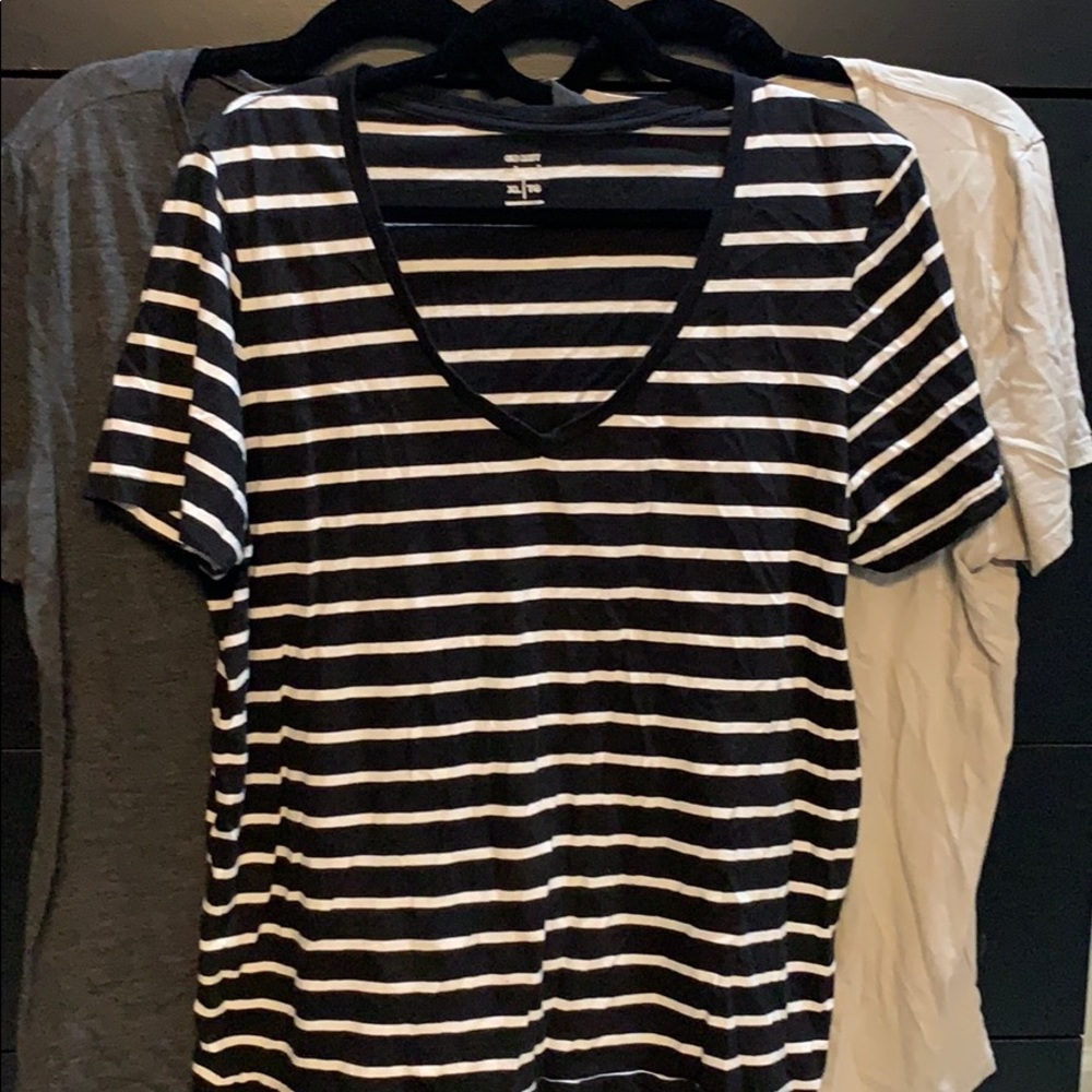 Set of 3 v-neck tops